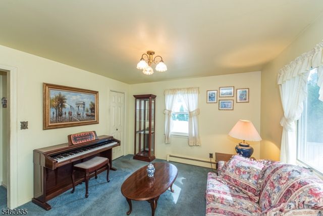 97 Van Dam Ave, Bloomingdale Boro, NJ 07403