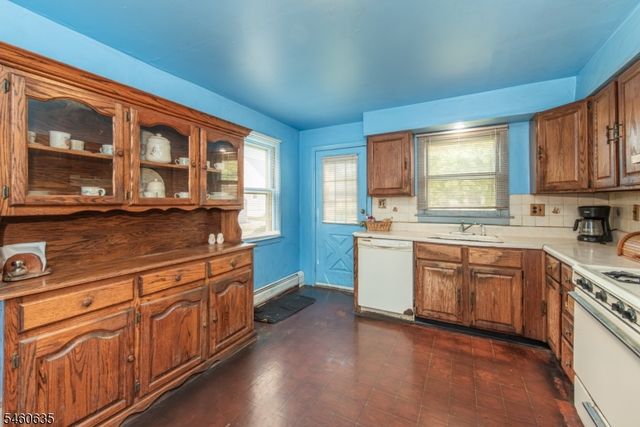 97 Van Dam Ave, Bloomingdale Boro, NJ 07403