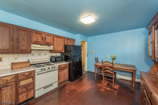 97 Van Dam Ave, Bloomingdale Boro, NJ 07403