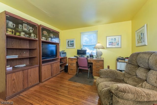 97 Van Dam Ave, Bloomingdale Boro, NJ 07403