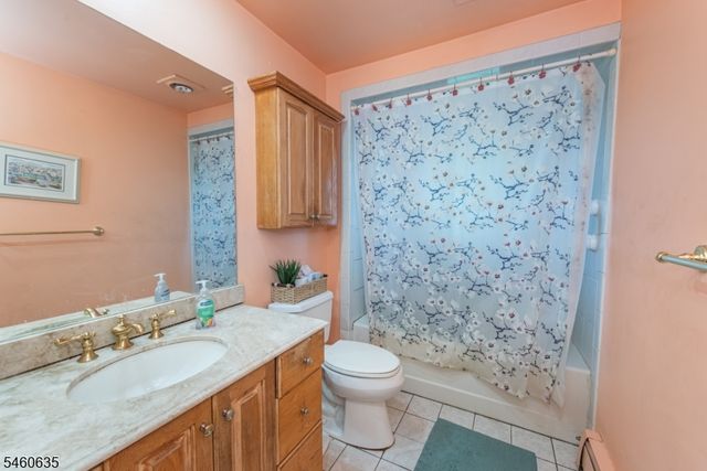 97 Van Dam Ave, Bloomingdale Boro, NJ 07403