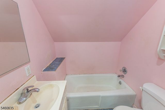 97 Van Dam Ave, Bloomingdale Boro, NJ 07403