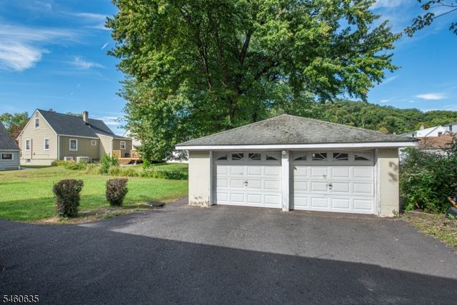 97 Van Dam Ave, Bloomingdale Boro, NJ 07403