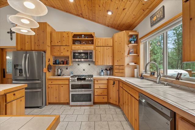 9114 S Thomas Mallen Rd, Cheney, WA 99004