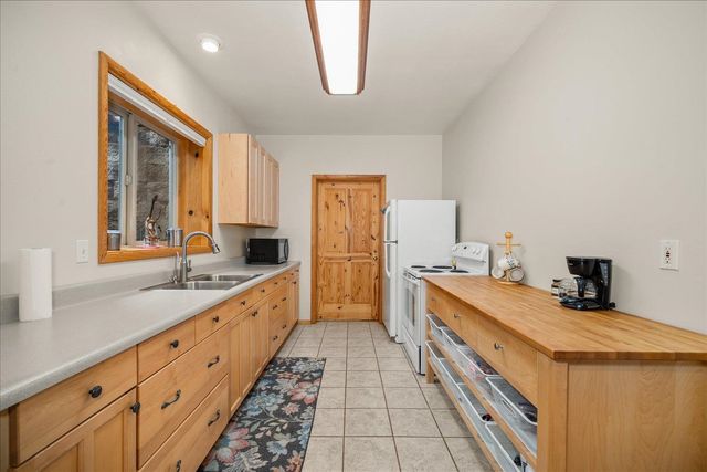 9114 S Thomas Mallen Rd, Cheney, WA 99004