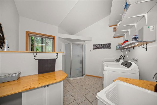 9114 S Thomas Mallen Rd, Cheney, WA 99004