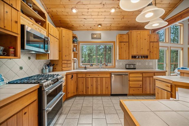 9114 S Thomas Mallen Rd, Cheney, WA 99004