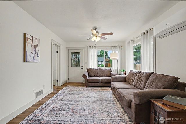 6616 S Oakes Street, Tacoma, WA 98409