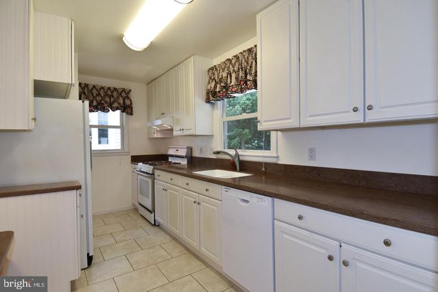 606 KINGSLEY RD SW, Vienna, VA 22180
