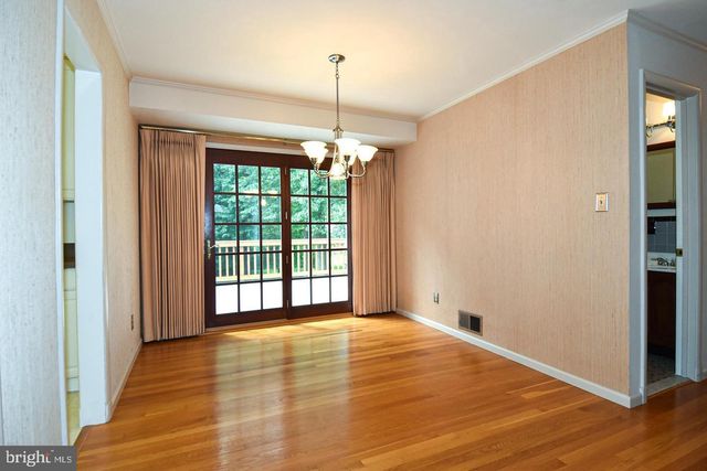 606 KINGSLEY RD SW, Vienna, VA 22180