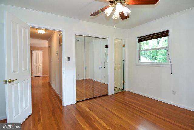 606 KINGSLEY RD SW, Vienna, VA 22180