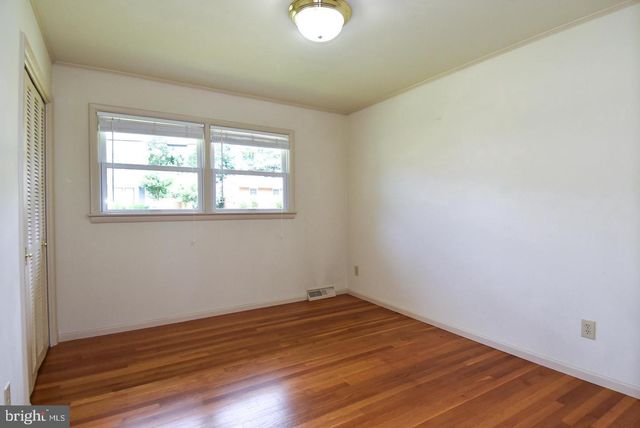 606 KINGSLEY RD SW, Vienna, VA 22180