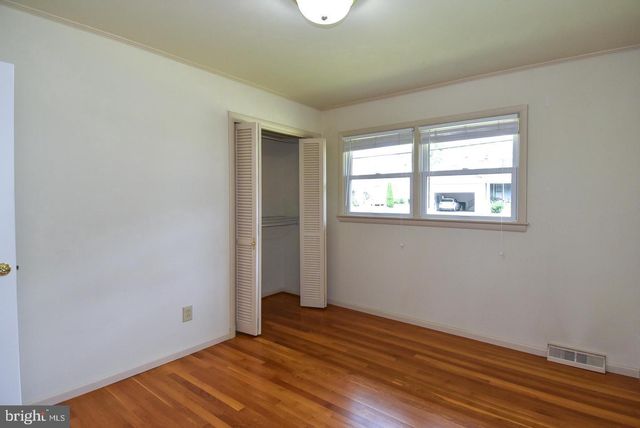 606 KINGSLEY RD SW, Vienna, VA 22180