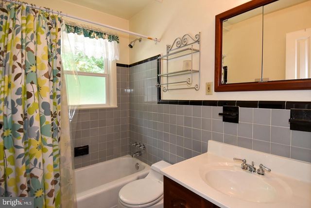 606 KINGSLEY RD SW, Vienna, VA 22180