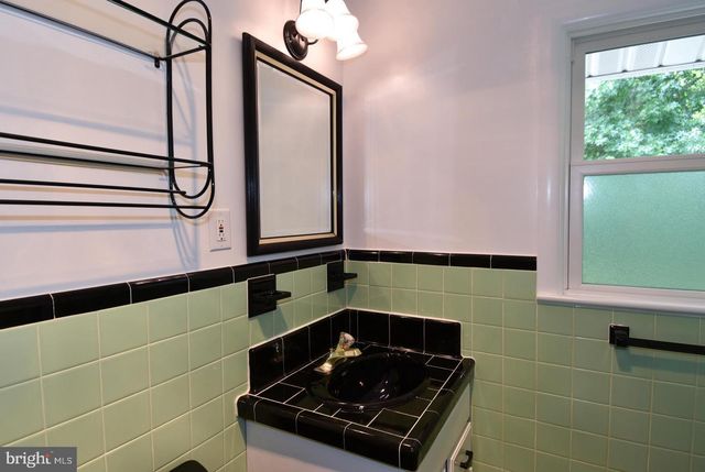 606 KINGSLEY RD SW, Vienna, VA 22180