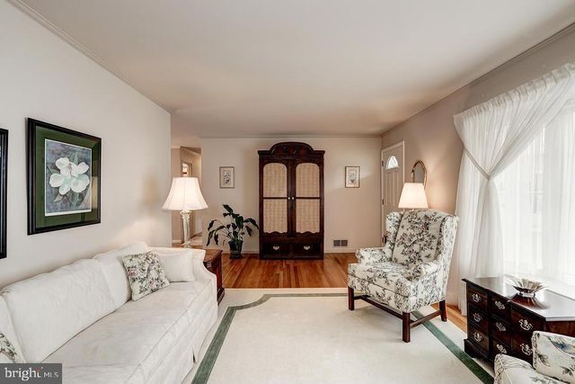 606 KINGSLEY RD SW, Vienna, VA 22180