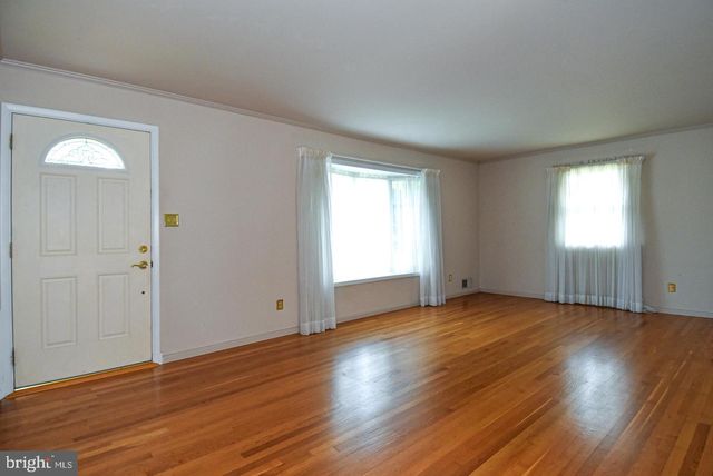 606 KINGSLEY RD SW, Vienna, VA 22180