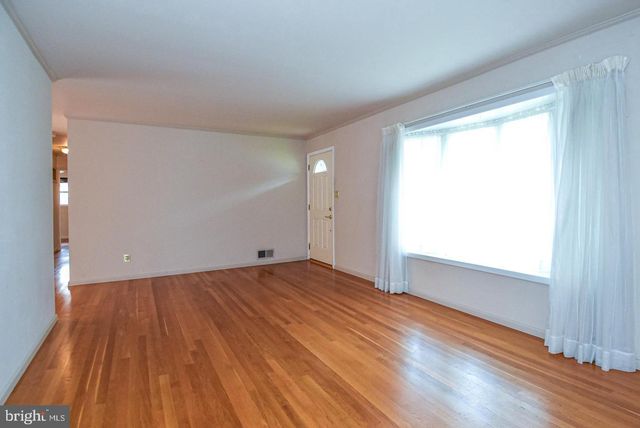 606 KINGSLEY RD SW, Vienna, VA 22180