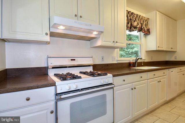 606 KINGSLEY RD SW, Vienna, VA 22180
