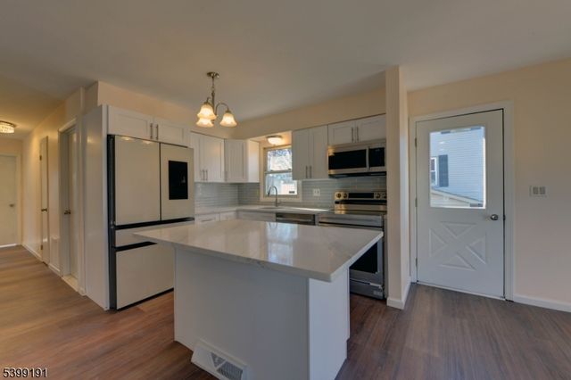 90 Dewey St, Bloomfield Twp., NJ 07003