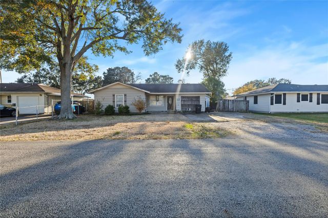 316 S 4th Street, Nederland, TX 77627