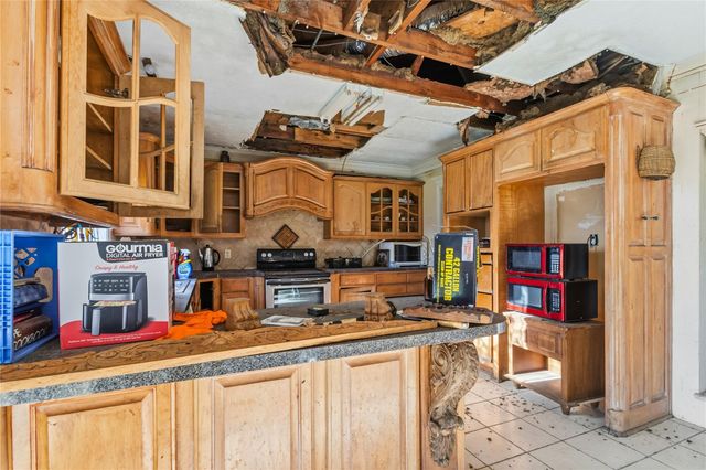 316 S 4th Street, Nederland, TX 77627