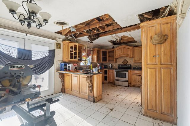 316 S 4th Street, Nederland, TX 77627