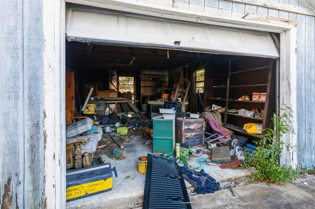 316 S 4th Street, Nederland, TX 77627