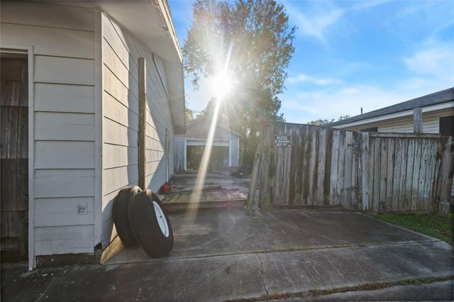 316 S 4th Street, Nederland, TX 77627