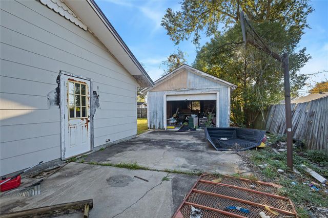 316 S 4th Street, Nederland, TX 77627