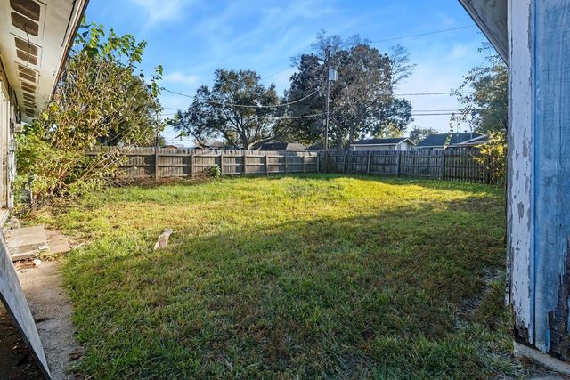 316 S 4th Street, Nederland, TX 77627