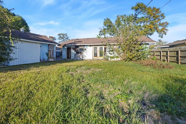 316 S 4th Street, Nederland, TX 77627