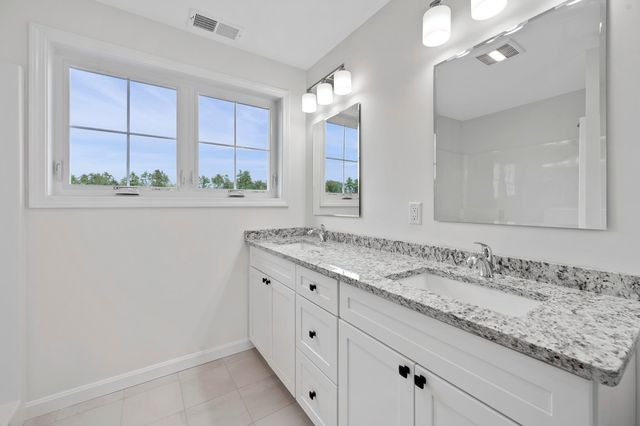 7 Autumn Lane, Raymond, NH 03077