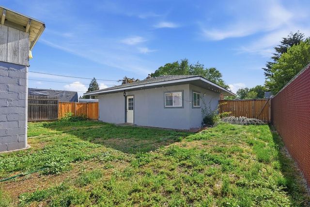3411 N Marguerite Rd, Millwood, WA 99212