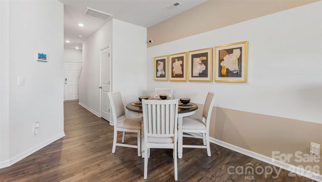 26 Caroline Valley Lane, Hendersonville, NC 28792