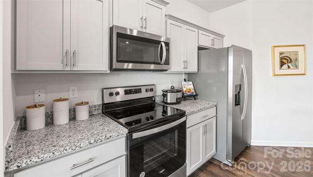 26 Caroline Valley Lane, Hendersonville, NC 28792
