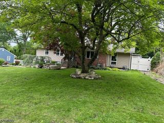 131 Star Lake Rd, Bloomingdale Boro, NJ 07403