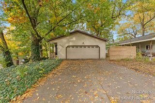 7093 Peninsula Drive, Rockford, MI 49341