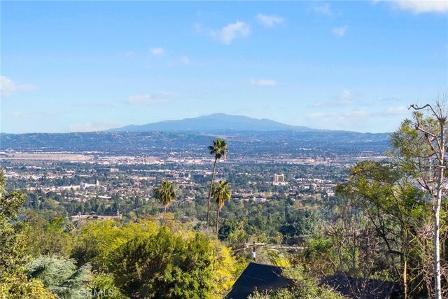 608 Baldwin Court, Sierra Madre, CA 91024