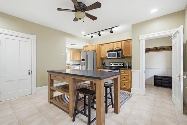 935 Union Street, Manchester, NH 03104