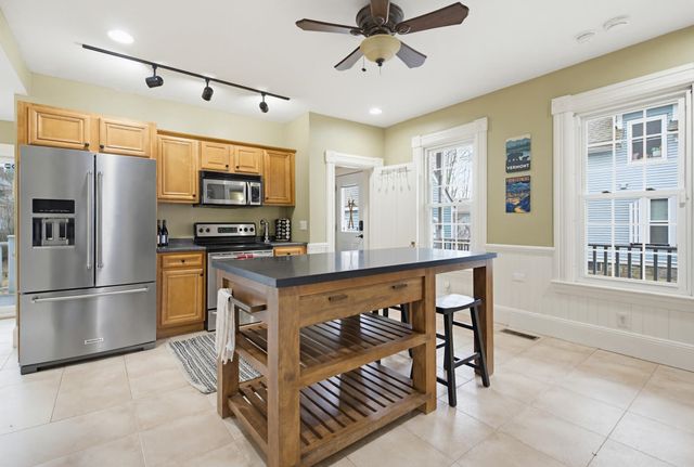 935 Union Street, Manchester, NH 03104