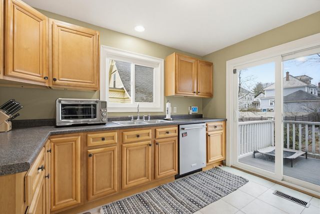 935 Union Street, Manchester, NH 03104