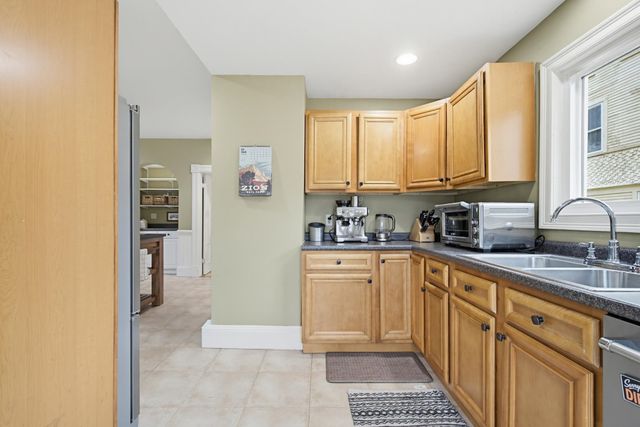 935 Union Street, Manchester, NH 03104