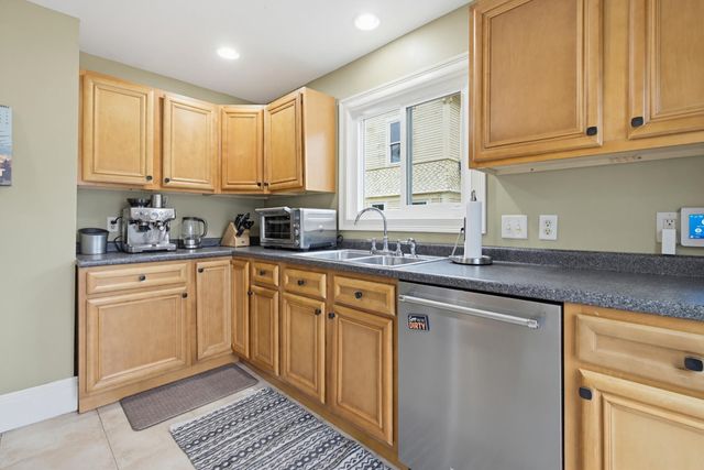 935 Union Street, Manchester, NH 03104