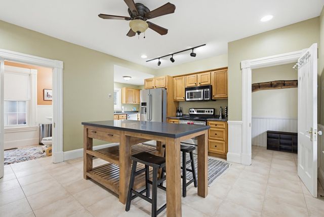 935 Union Street, Manchester, NH 03104