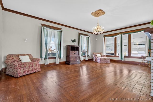 321 W Cherokee Avenue, Nowata, OK 74048