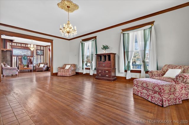 321 W Cherokee Avenue, Nowata, OK 74048