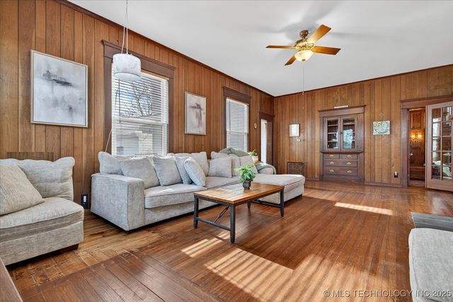 321 W Cherokee Avenue, Nowata, OK 74048