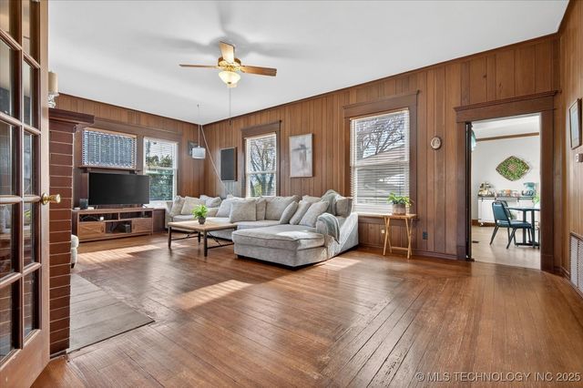 321 W Cherokee Avenue, Nowata, OK 74048