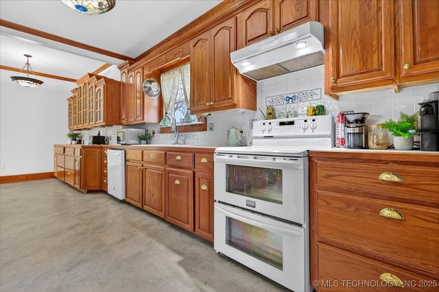 321 W Cherokee Avenue, Nowata, OK 74048